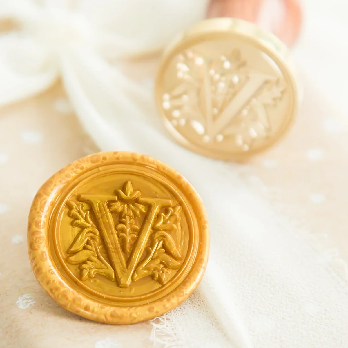 Letter V • Wax Stempel - Afbeelding 3